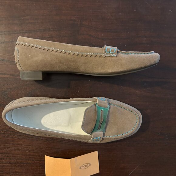 Tod's tan suede loafer, size 6 - Picture 2 of 3